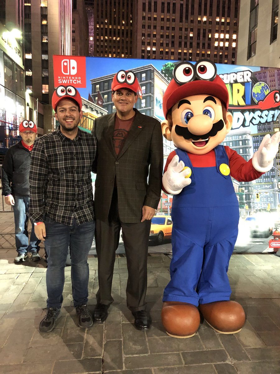 FilipiCaris's tweet photo. @danielreen Me lembra da oportunidade que tive, nesse dia, de ir até Nova Iorque, ficar 4 dias na fila, e ter uma experiência incrível, conhecer tanta gente boa, inclusive tirar uma fotinho com o @Reggie ! Soh coisas boas que esse console me proporcionou! 

Continuemos… https://t.co/qqvBYmHS50