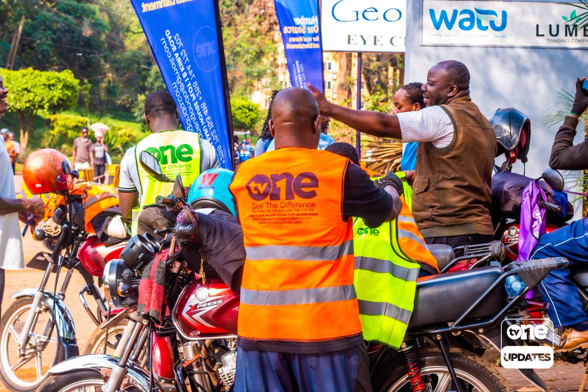 Tv1uganda's tweet image. Straight from the streets to the screens! 🛵
Boda riders at Kalamu House choose TV1 as their trusted brand for real news and entertainment.

#TV1Updates #SeeTheDifference