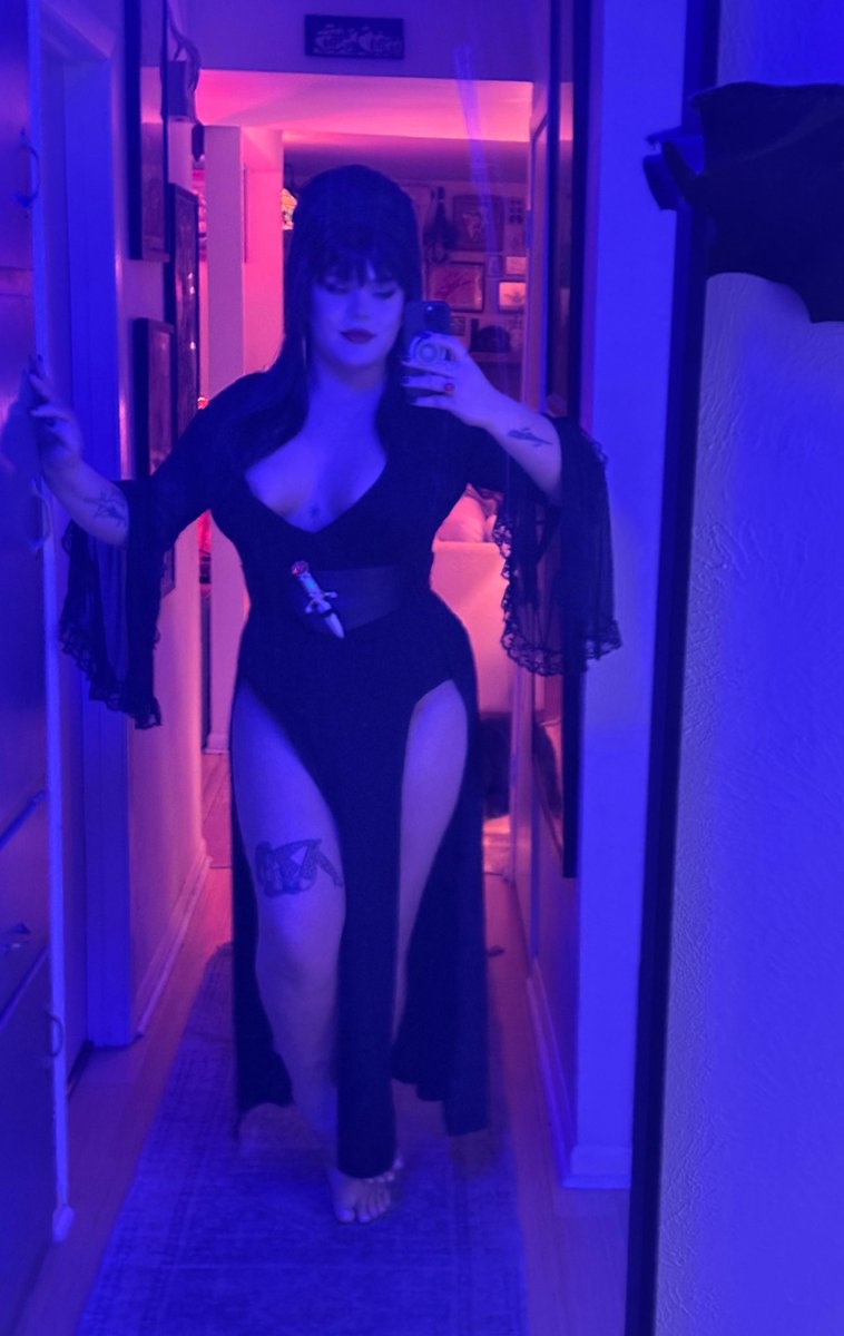 Elvira mistress with a dick 🕸️💋🦇