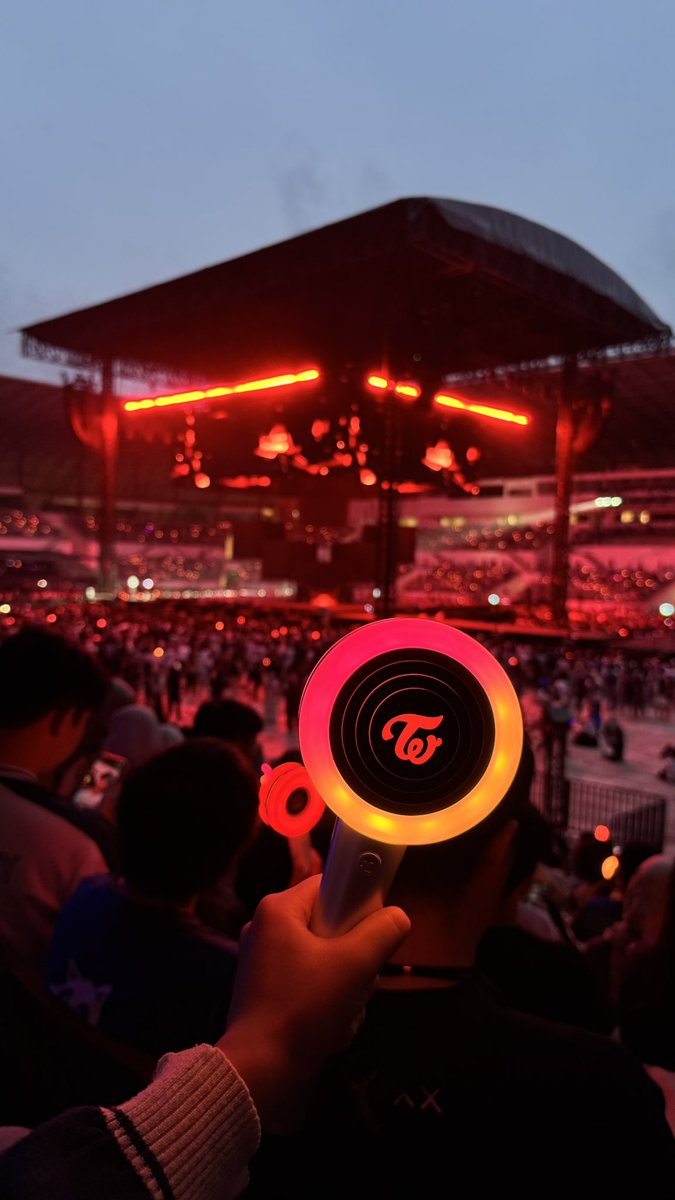 twizonety's tweet photo. hehe last minute decision 
#TWICEinKL #TWICE_THISISFOR_WORLD_TOUR https://t.co/BC96OZz2gC
