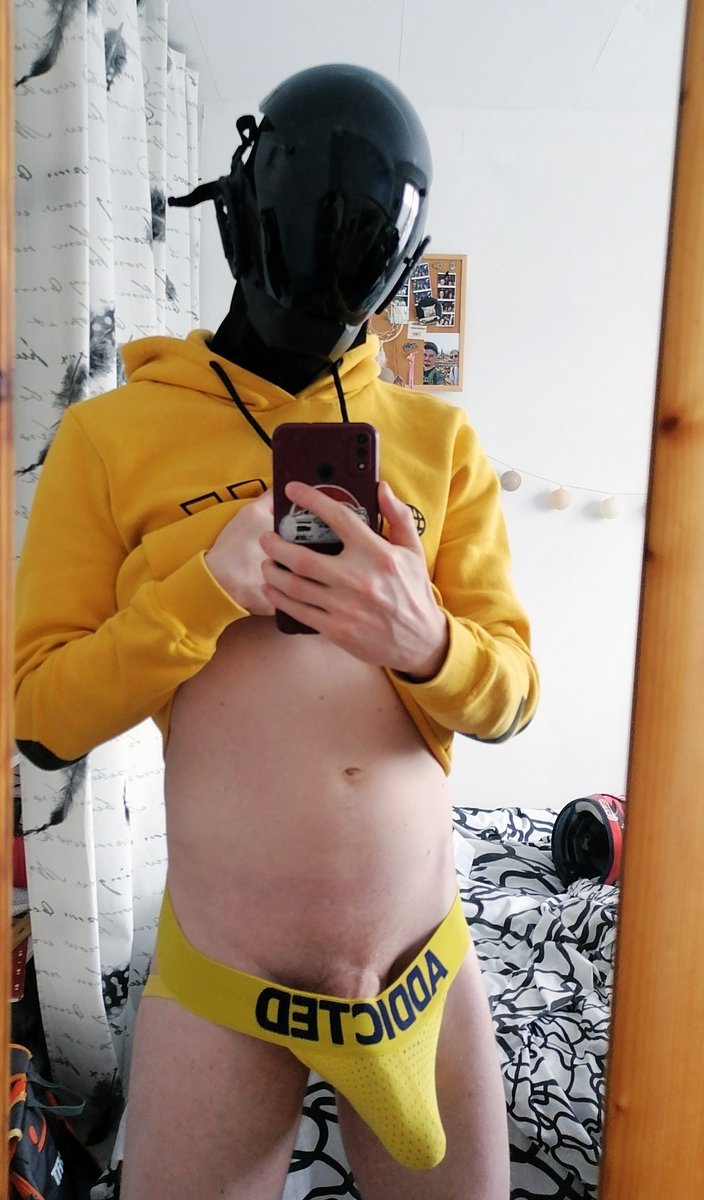 Open up for a surprise👀🟨

Exclusive content right here: onlyfans.com/duskyad