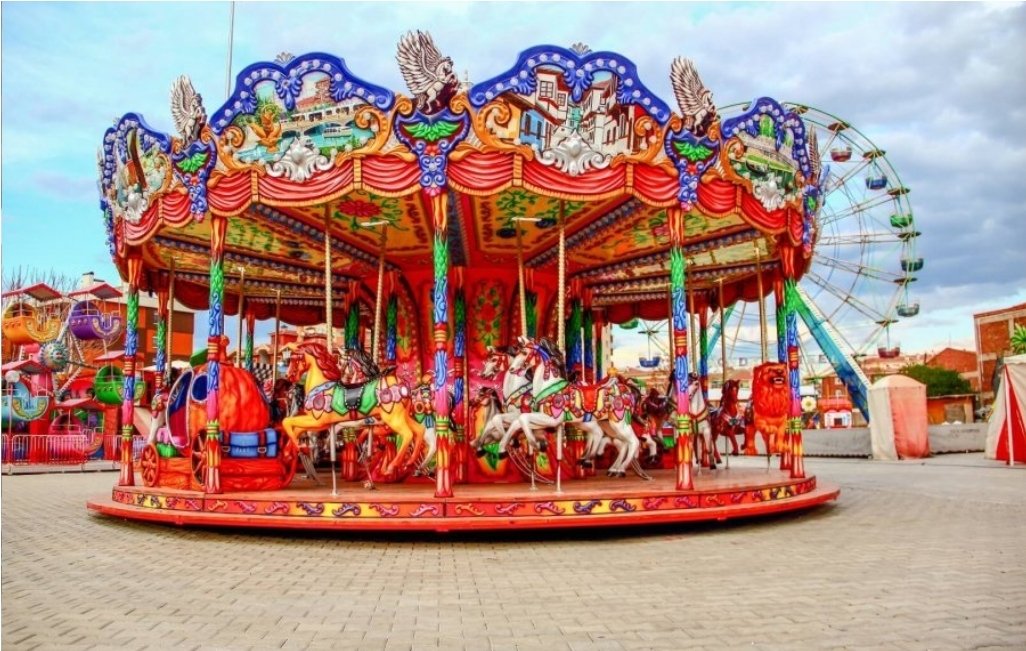 Atlıkarınca ; Buradaki “karınca”, böcek olan karınca değildir. Aslında eski Türkçede ve Osmanlı döneminde “dönme, dönen şey” anlamında “karıncak / karınca” biçimleri kullanılmıştır. Dönen atlar anlamına gelir.