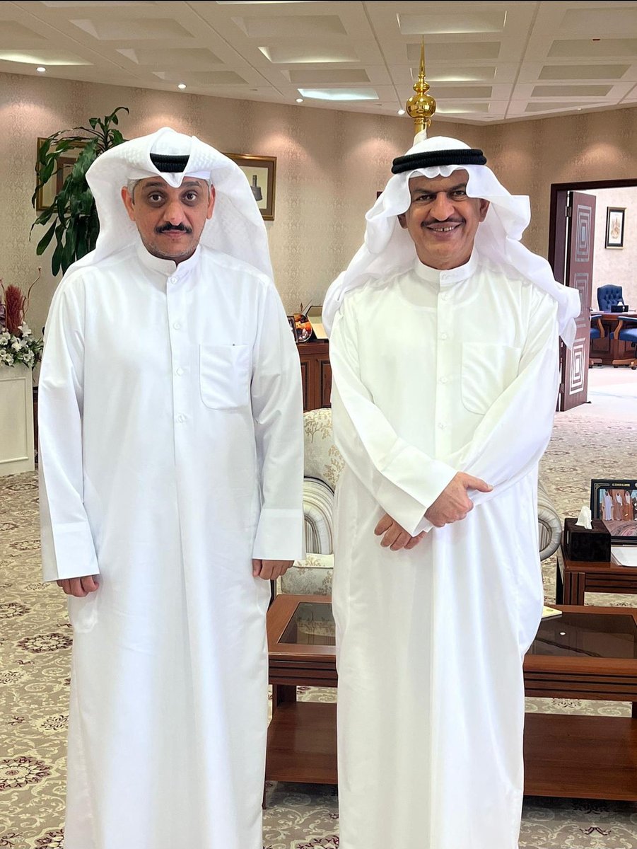 محافظ الجهراء يبحث مع مدير إدارة الشؤون التعليمية تطوير خدمات مدارس مدينة المطلاع وتعزيز مبادرات الصحة المدرسية

استقبل معالي محافظ الجهراء السيد حمد جاسم الحبشي في مكتبه بديوان عام المحافظة مدير إدارة الشؤون التعليمية بمنطقة الجهراء التعليمية السيد محمود عبدالرضا، وذلك في إطار