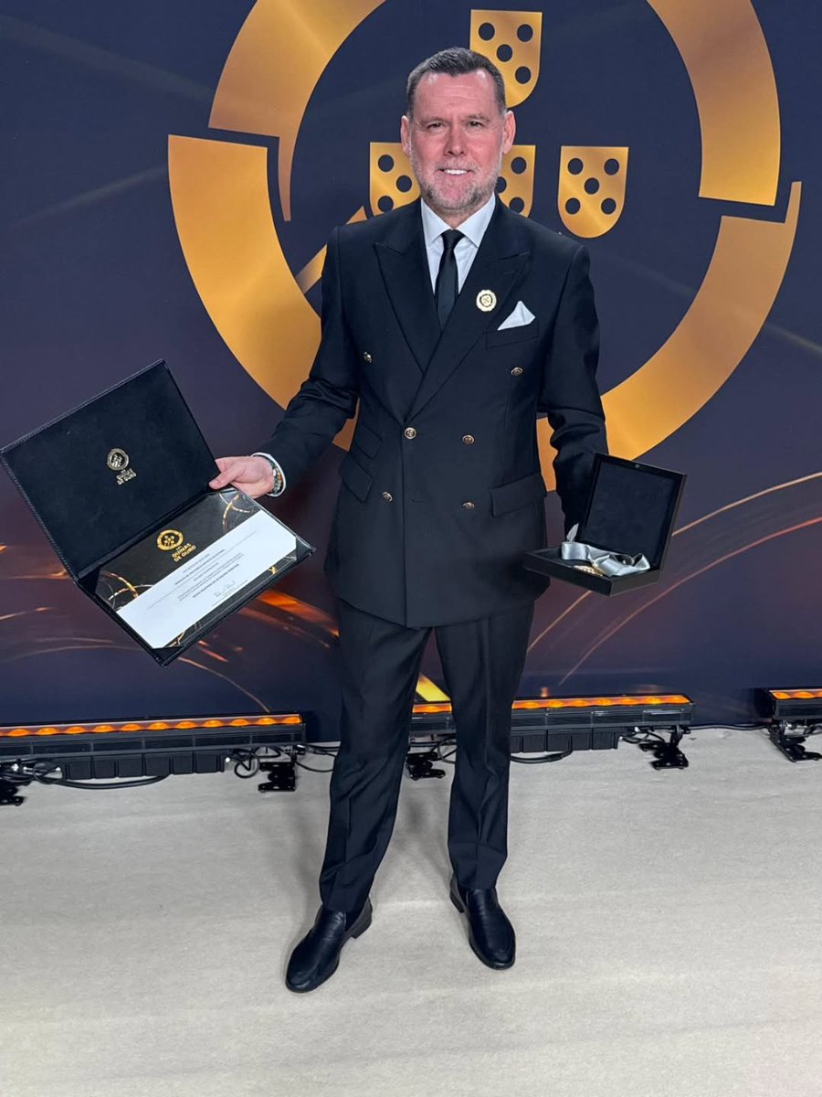 Por indicação do <a href="/sjpf_pt/">Sindicato dos Jogadores</a> , Maniche recebeu o prémio Quinas de Ouro: Inovação e Impacto no Futebol: sjogadores.pt/?pt=news&op=OP…

#QuinasdeOuro 
#Maniche