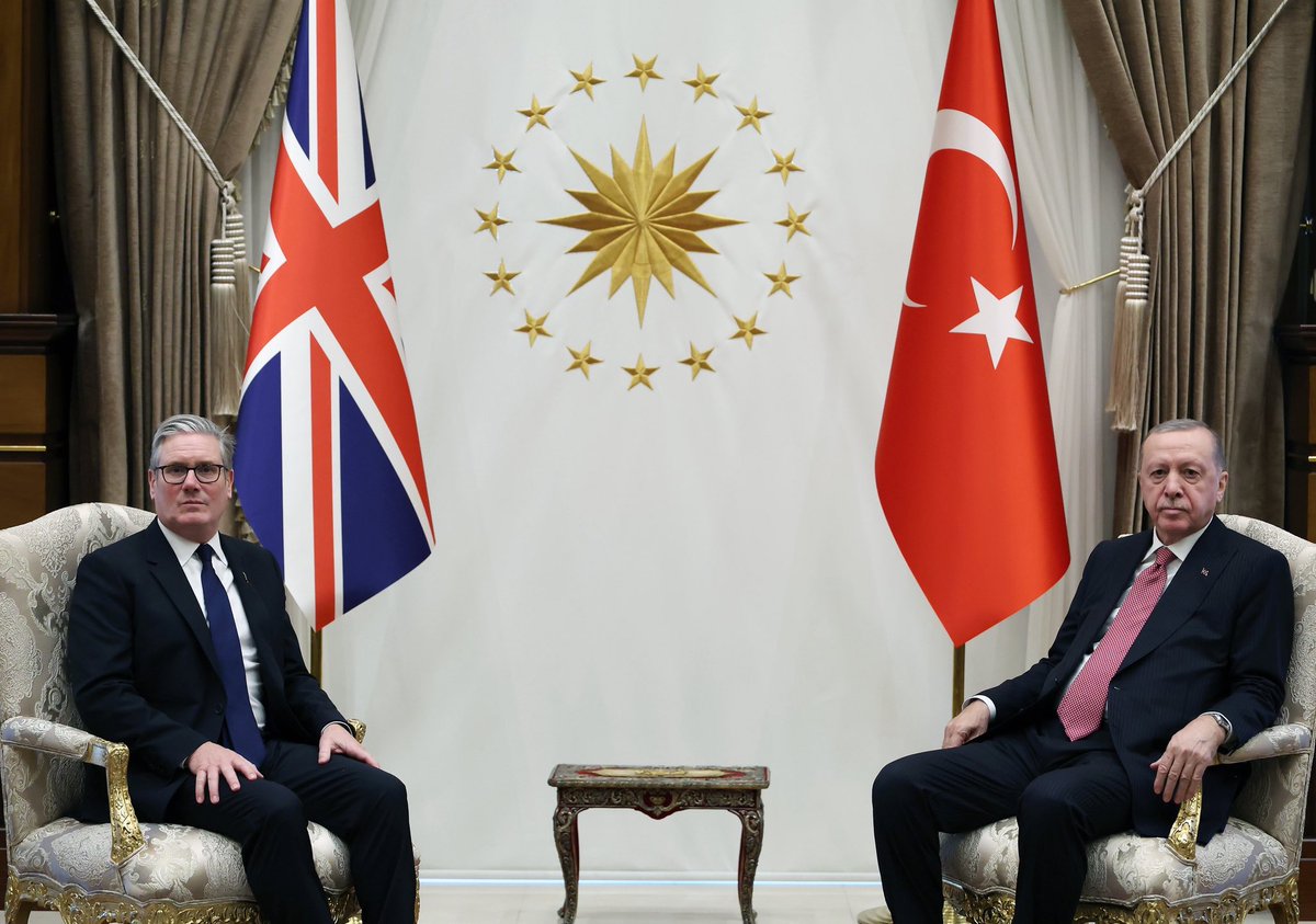 President <a href="/RTErdogan/">Recep Tayyip Erdoğan</a> welcomed Prime Minister Keir Starmer of the United Kingdom, who is paying an official visit to Türkiye, with an official ceremony at the Presidential Complex.