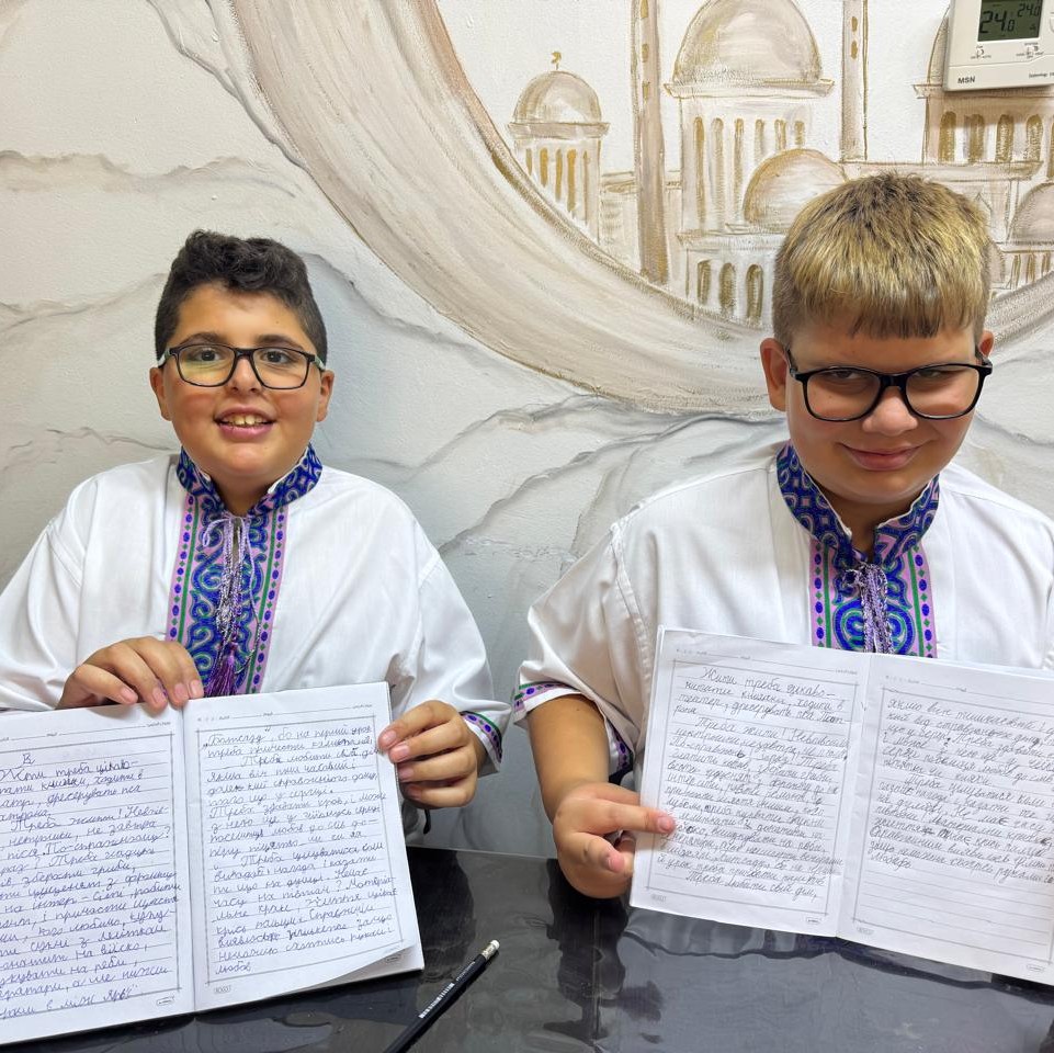 📚✍️On the Day of Ukrainian Writing and Language, young members of the Ukrainian community in Kuwait, together with the Embassy team, joined the National Unity Radio Dictation. The 🇺🇦 language is our history and our strength.
Let us unite around what makes us Ukrainians! 💙💛