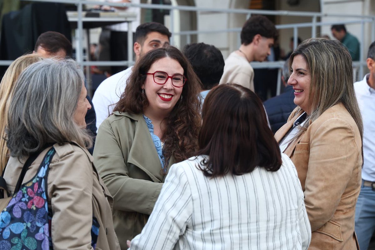 carnetjove_cat's tweet photo. La directora general de Joventut, @claraquirante, ha presentat el nou Carnet Jove Local de Castelldefels, un pas endavant per fer del #CarnetJove una eina més propera, útil i participativa per als joves del territori 💜👇 https://t.co/4nJoqRtqiY