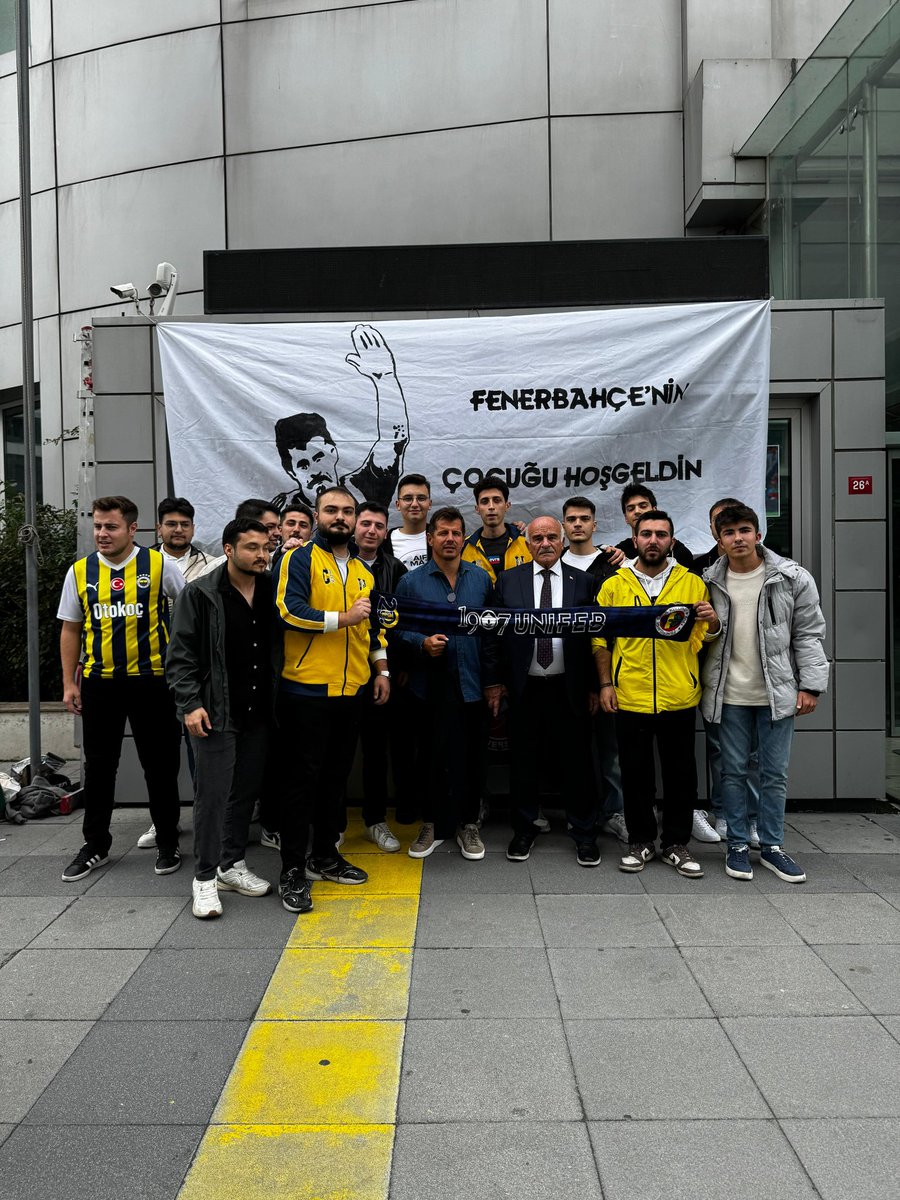 1907 ÜNİFEB Yeni Yüzyıl Üniversitesi örgütlenmesi olarak üniversitemizi ziyaret eden efsanemiz Emre Belözoğlu’nu ağırladık. Ziyareti için kendisine teşekkür ediyoruz.