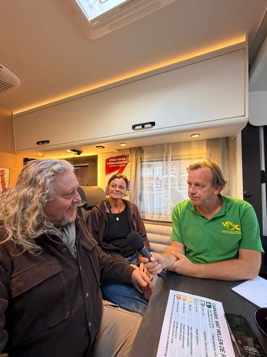 Nu John en Ines Meijers van <a href="/StichtingJOINus/">JOINus</a> in de #CannaStemBus. 

Meer informatie: CannaStemBus.nl

<a href="/CannaKieswijzer/">Cannabis-Kieswijzer</a> <a href="/vocnederland/">VOC Nederland</a> <a href="/InfoPCN/">Platform Cannabisondernemingen Nederland</a> <a href="/coffeeshopbond/">Coffeeshopbond</a> <a href="/cannaindustrie/">cannabisindustrie.nl</a>