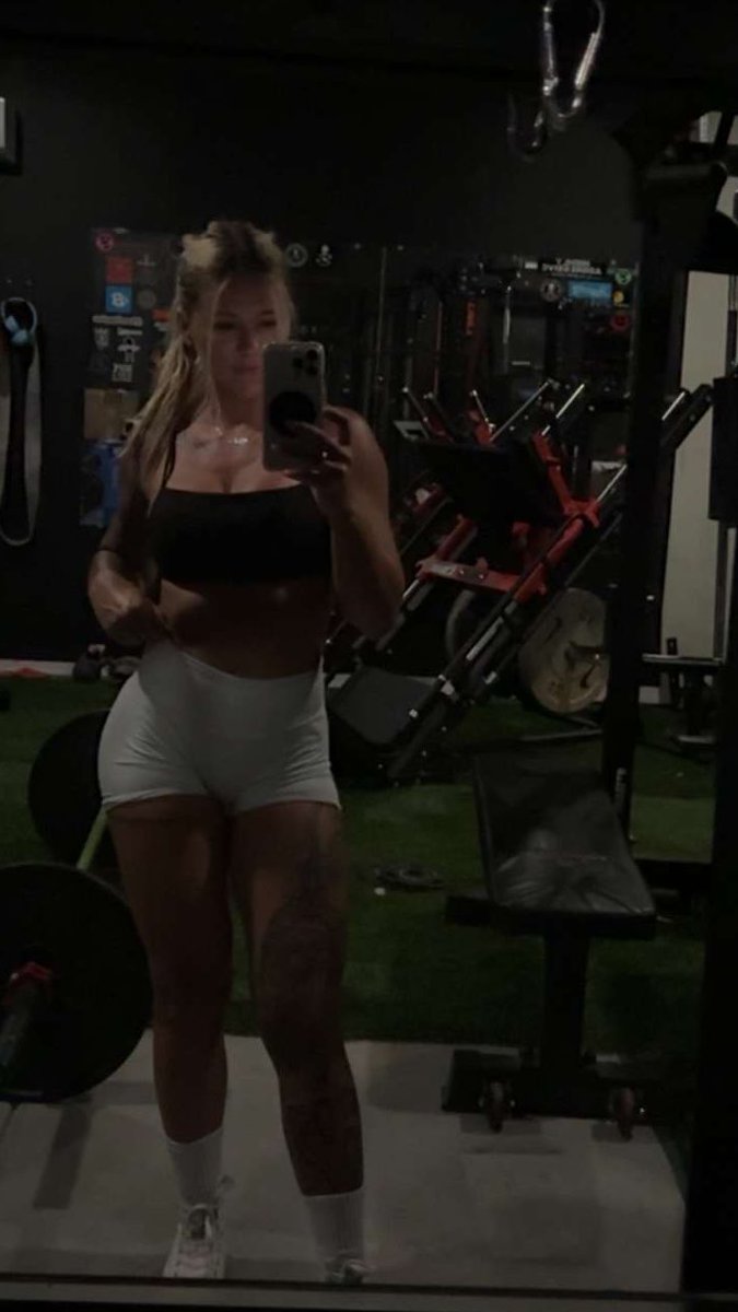 littlebuffbabe tweet media