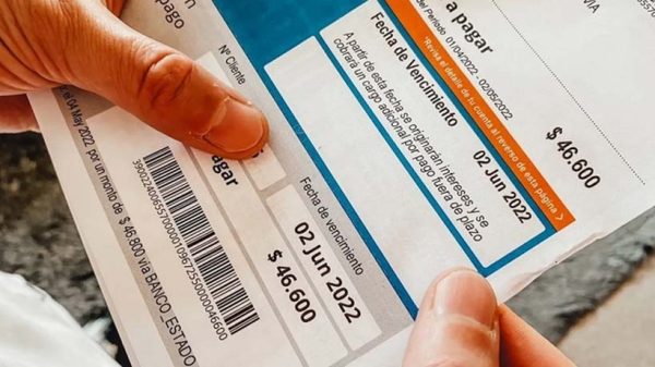 Desenmarañando el enredo de las tarifas.
brevesdeenergia.com/blog/posts/des…
La afectación total al patrimonio de los clientes regulados asciende a Ch$ 110.675 millones, compuesta por Ch$ 1.955 millones ya cobrados y una cuenta por pagar de Ch$ 108.720 millones

Por Cristián Marcelo Muñoz