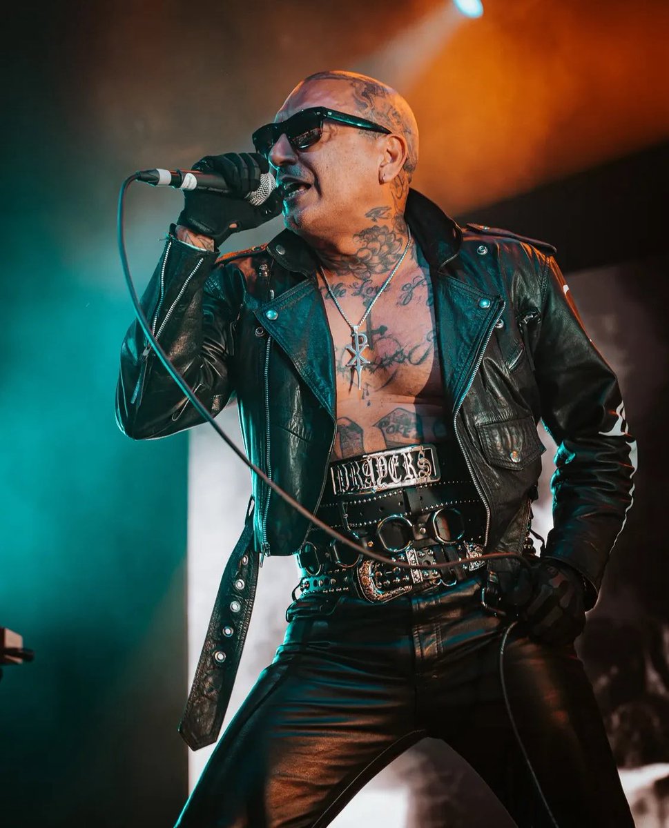 🫵 ¡Hey, tú! ¿Ya viste? Prayers subirá al escenario de C3 junto a Hocico este próximo domingo. 🩸 La dupla emblema para un ambiente gótico y pesado juntos por primera vez en vivo. 🔪 ¡Últimos boletos disponibles! Encuentra los tuyos en acá: ticketnowmexico.com/evento/present…🎟️