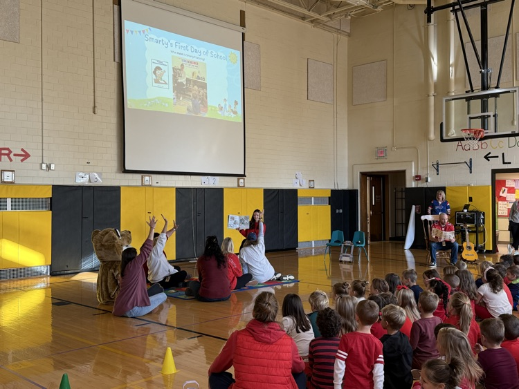 HFLLima's tweet image. What a great start to our day! Smarty was here and showed our students how he uses the Habits of Mind throughout the school day-in the classroom, on the playground, and even in the cafeteria and on the bus! #WEareHFL