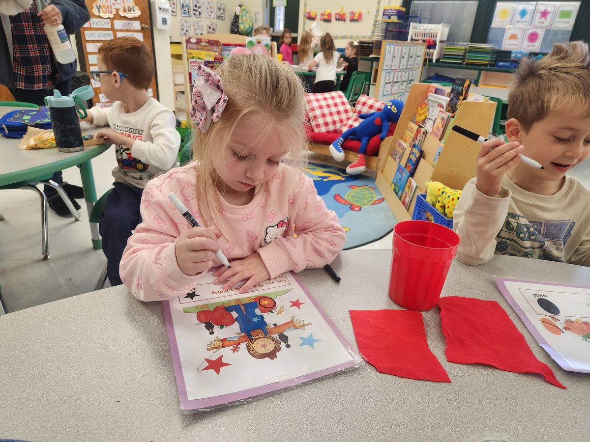 MrsPericas's tweet image. Halloween Shape Seek and Find 👻😊