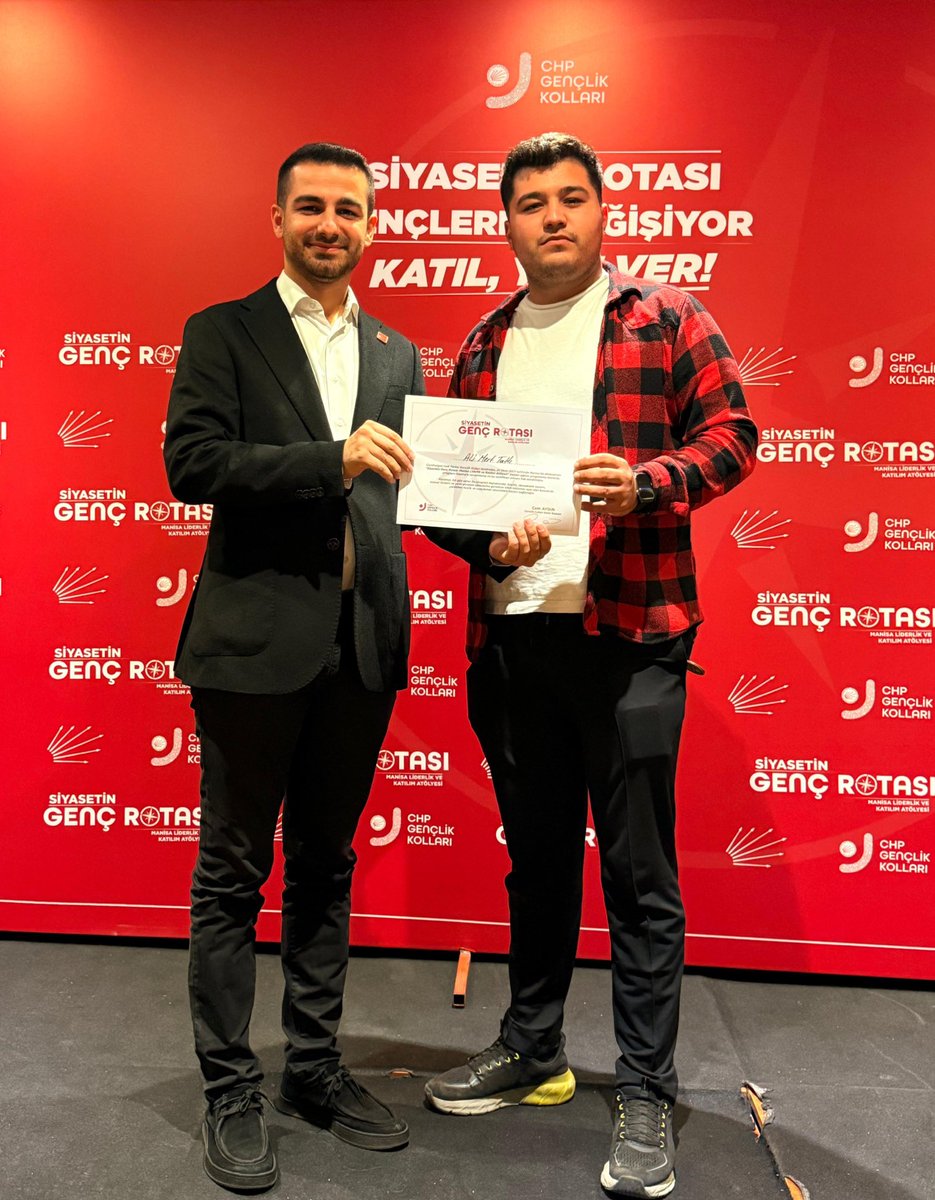 armaganozmetin's tweet photo. Manisa’da, CHP Gençlik Kolları olarak “Siyasetin Genç Rotası” etkinliğinde bir aradaydık.
Manisa Gençlik Örgütümüz ile özveriyle hazırladığımız bu buluşmada, genç arkadaşlarımızla siyaseti, güncel konuları, sorunları ve çözümleri konuştuk.

Sorunlarımızı birlikte tartıştık, çözüm önerilerimizi birlikte ürettik. Çünkü biz siyasetin rotasını gençliğin çizeceğine inanıyoruz!

Emeği geçen tüm Manisa örgütümüze, eğitmenlerimize ve katılan tüm genç arkadaşlarımıza yürekten teşekkür ediyorum.
Daha demokratik, daha katılımcı ve daha genç bir Türkiye için Siyasetin Rotasını birlikte çizeceğiz.

@cm_aydin @chpgenclikgm