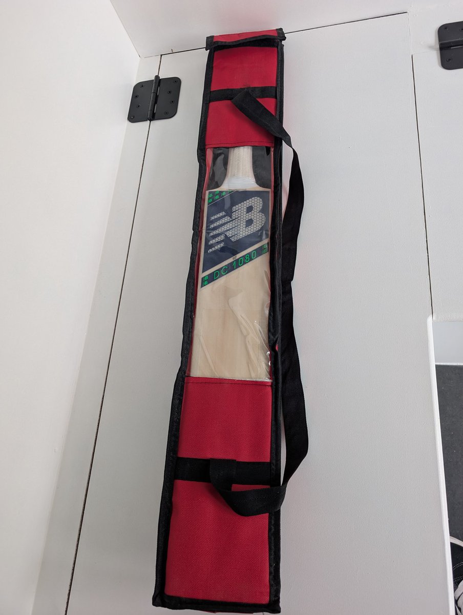 Bat available.

Grade 2 English Willow, 2lb 10oz.

£140