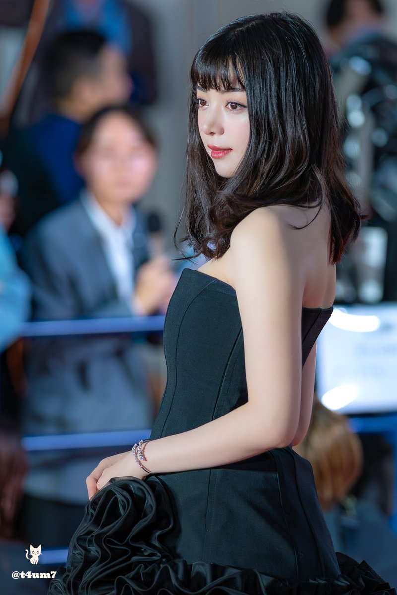 東京国際映画祭 レッドカーペット 池田エライザさん お顔がよすぎた