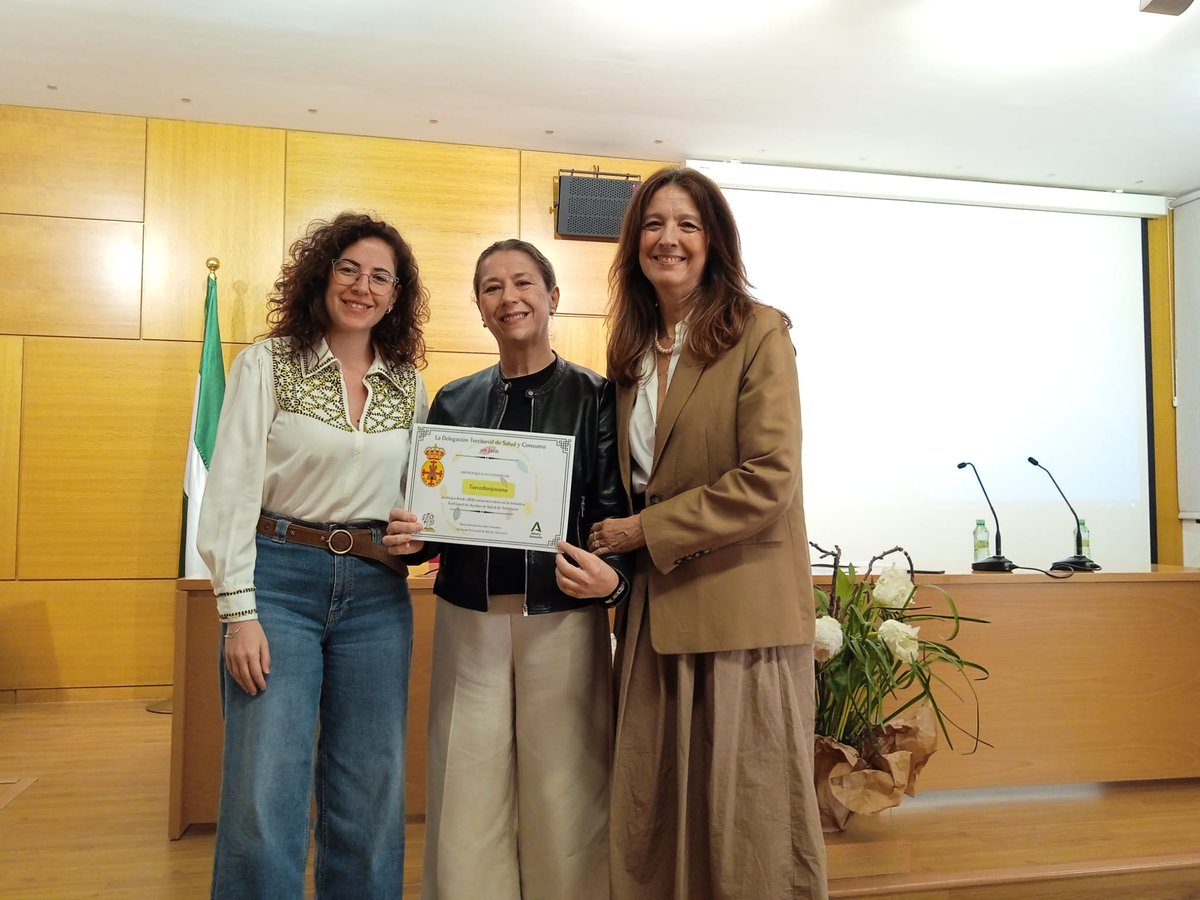 Torredonjimeno recibe el certificado de adhesión a la Red Local de Acción en Salud.

Al encuentro han asistido el alcalde, Enrique Castro Tárraga, y la concejal Sela Ibáñez, junto a la Trabajadora Social.

Se ha presentado la experiencia en la elaboración del Plan Local de Salud.