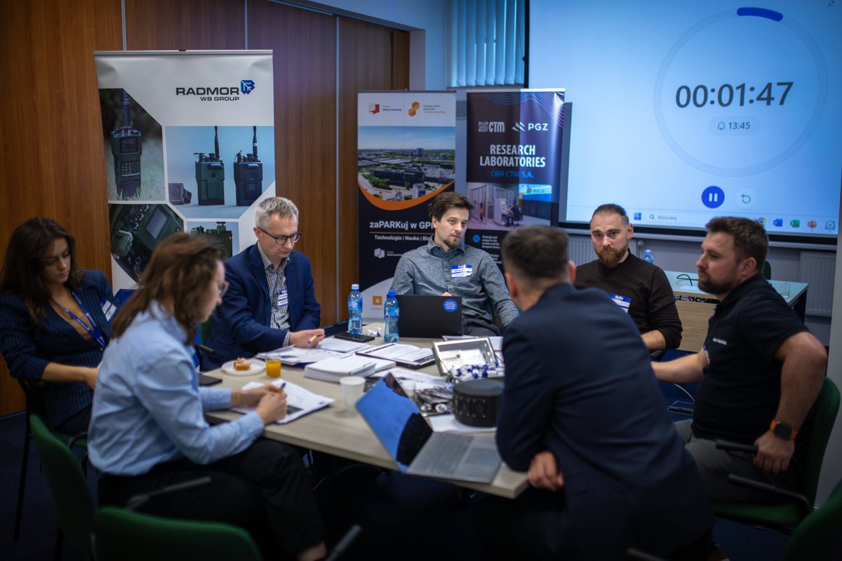 WBGroup_PL's tweet image. #RADMOR – spółka wchodząca w skład @WBGroup_PL – wziął udział w tegorocznej edycji IDA Bootcamp, zorganizowanej przez @Grupa_PFR. Wydarzenie skupia się na rozwoju rozwiązań typu dual-use i budowaniu relacji między środowiskami innowacji a sektorem obronnym.

Zespół RADMORU