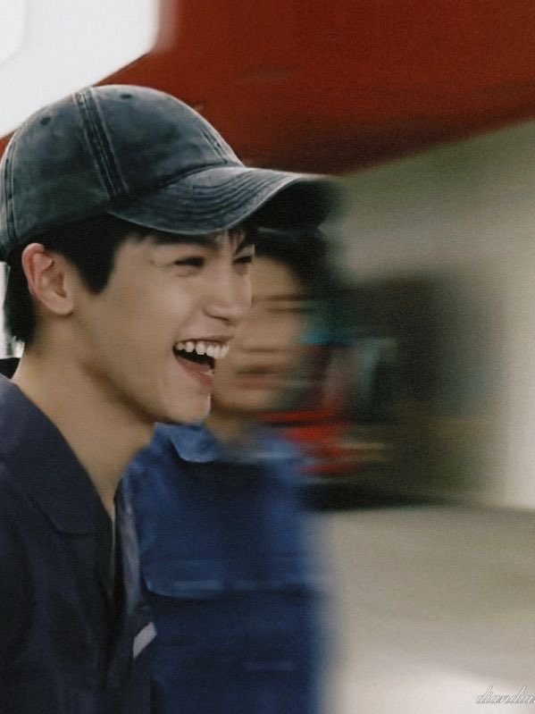 notmimicode's tweet image. the look of–—                          love
