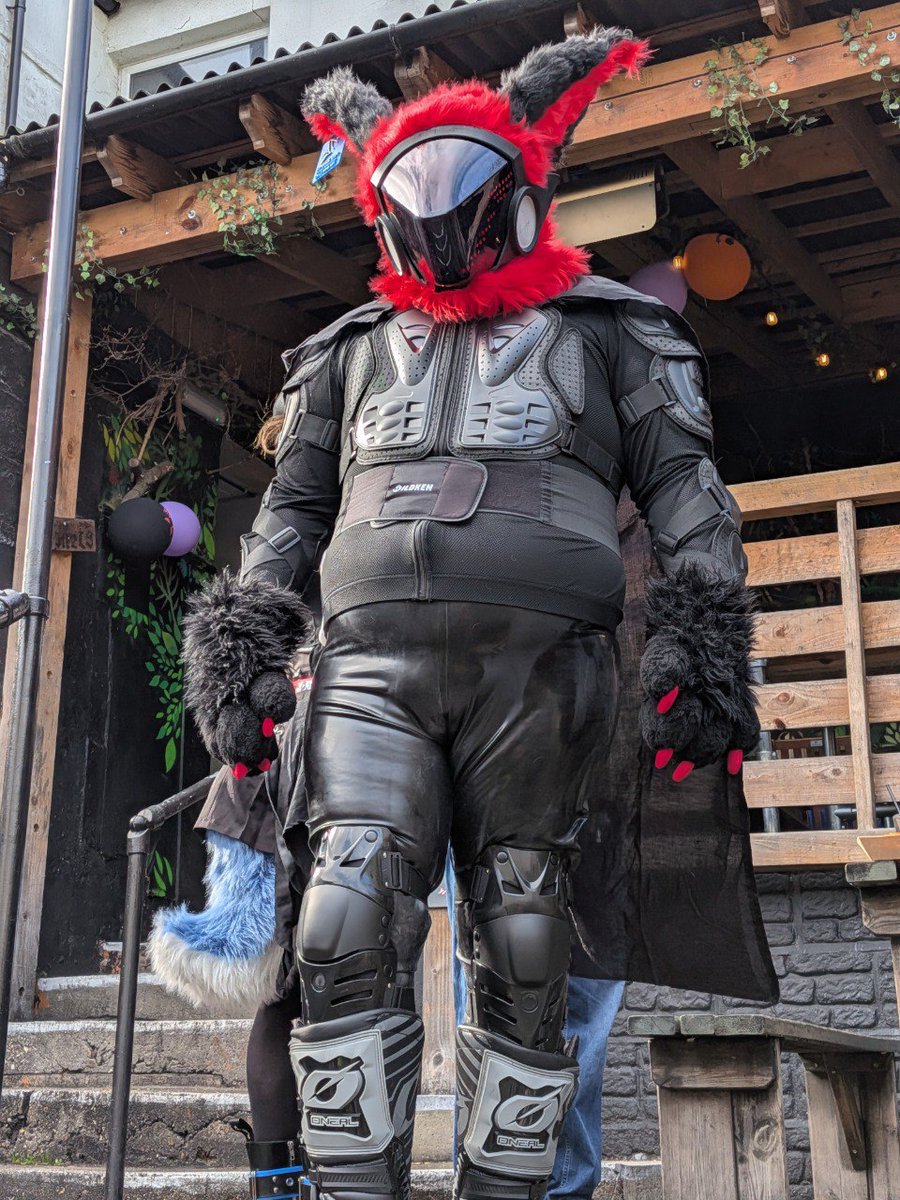 PNebbles's tweet image. Went to a social to get out the house, Halloween themed they said, i combined my latex, moto armor, and furs.. this is the results... scary, or sexy?