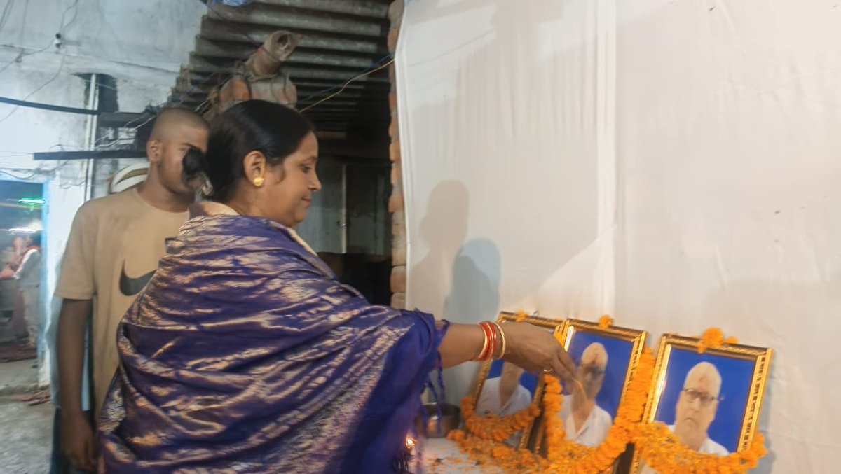 RekhaPaswanRJD's tweet image. मसौढ़ी प्रखंड के कराय पंचायत के ग्राम चांदचक में सुरेंद्र यादव जी के पिता जी स्व. कामेश्वर यादव जी के श्रद्धाक्रम में शामिल हुई। भगवान इस पीड़ा की घड़ी में परिवार को दुख सहने की शक्ति दे।