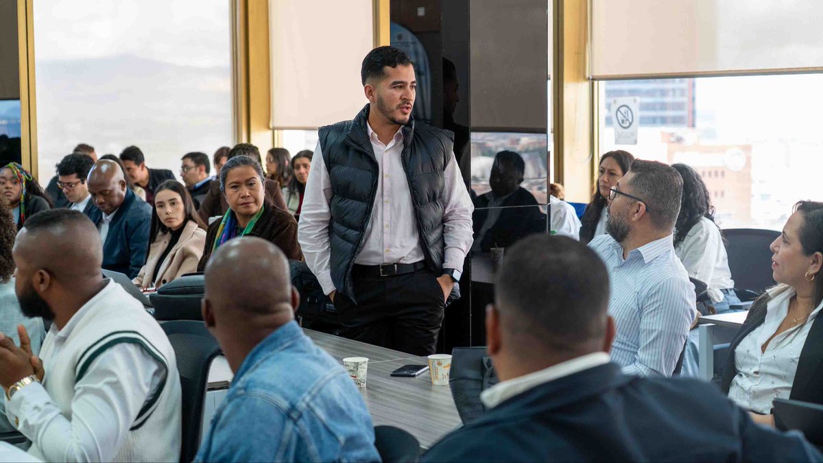 JamesMosqueraT's tweet image. Desde nuestra #CurulDePaz participamos en el encuentro de la  Agencia @RenovacionCo junto a los alcaldes de los 12 municipios PDET del #Chocó 

Un espacio de articulación para seguir construyendo desarrollo y paz en nuestros territorios. 🌿🤝🏾

#DesbloqueandoElTerritorio