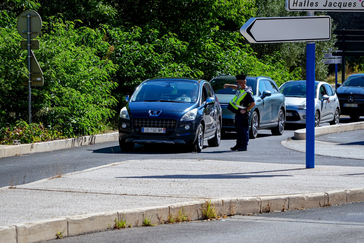 🔴 Dimanche #PortMarianne
🚗 Un cortège de mariage commet de dangereuses infractions (vitesse excessive, ceinture non attachée, chahut)
📹 Les agents du #CSU identifient les véhicules impliqués
👮‍♂️ Nous interpellons les mis en cause et nous les confions <a href="/PoliceNat34/">Police nationale 34</a>