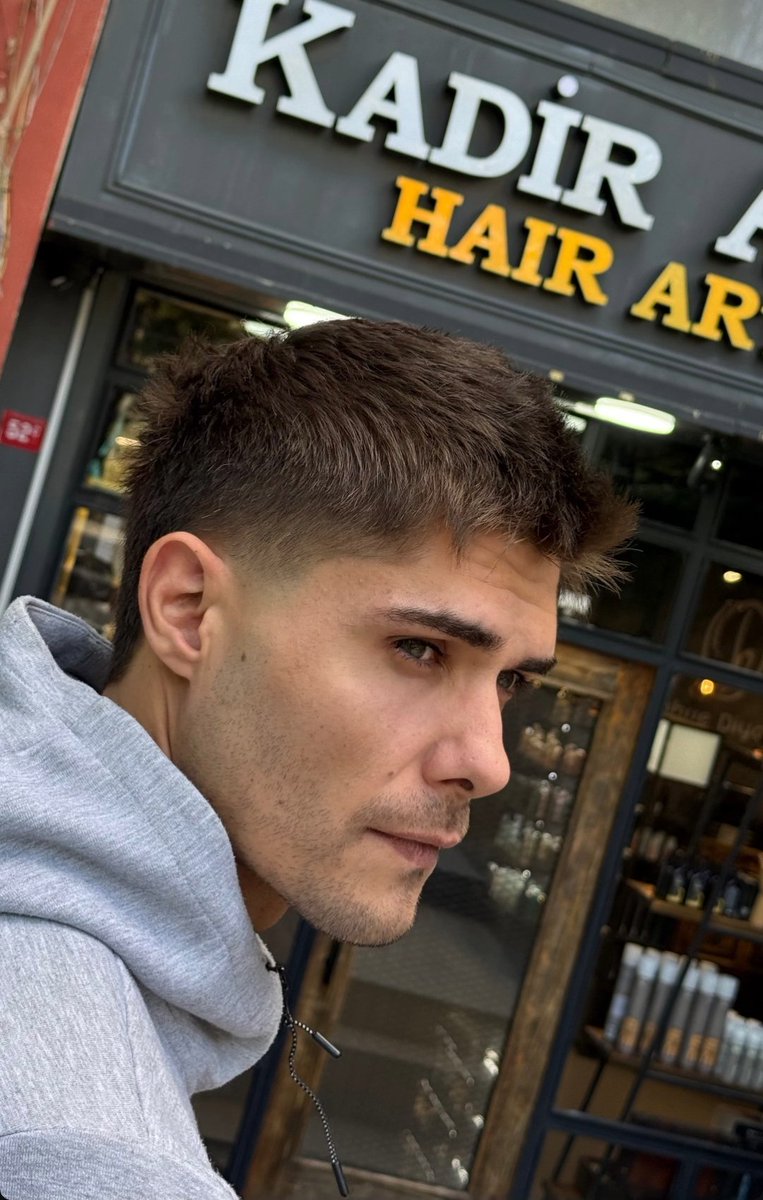 Ay ne yakışıklı Allah im barış gibi biri bize nasip olur mu🤍
<a href="/barismrtyagci/">Barış Murat Yağcı</a> #bmyfc #barismuratyagci