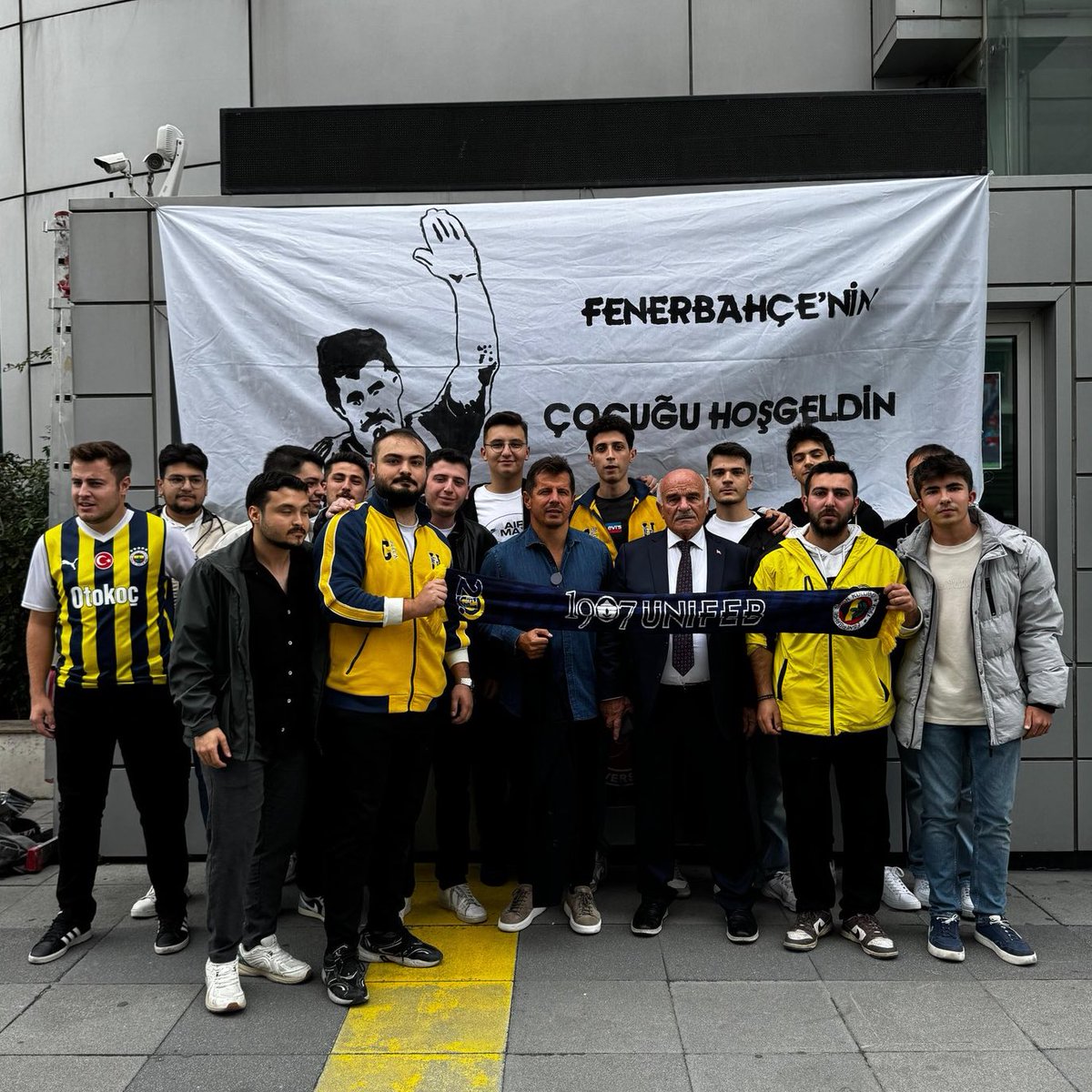 Taraftarlarımız ve Emre Belözoğlu.. 💛💙