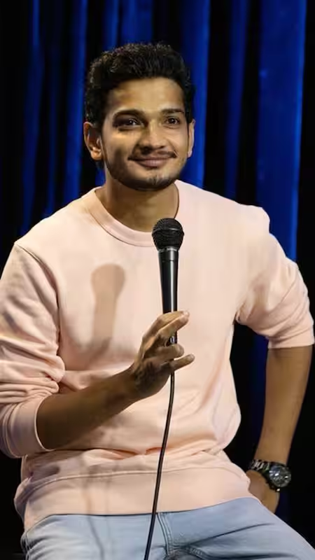 GlamWorldTalks's tweet image. #BB19 #Update:

Makers are planning a roasting session in the pre-finale week, through which one contestant will also be eliminated, like #BiggBoss17.

Makers are trying to onboard #AnubhavSinghBassi, #ZakirKhan, and #AbhishekUpmanyu. The roast show will be hosted by