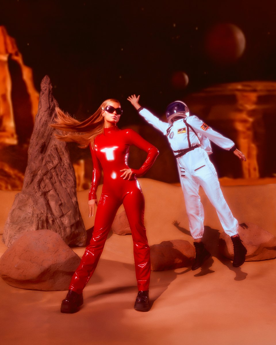 ParisHilton's tweet image. Oops, I did it again 🔥 Starting off #Halloweek by honoring my Queen @BritneySpears 👑 #ThatsHot ✨#IconsOnly 💫