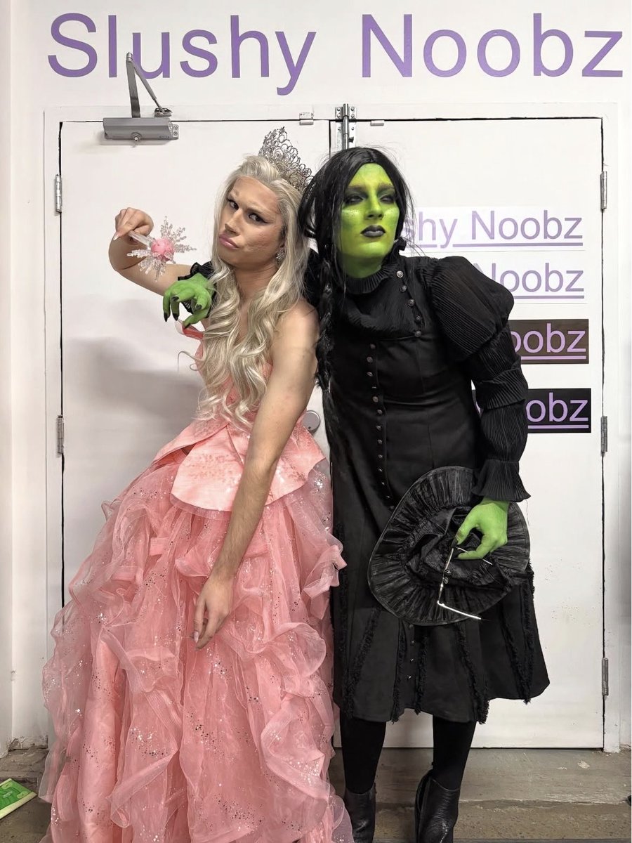 sweetieabg's tweet image. slushy noobz as elphaba and glinda