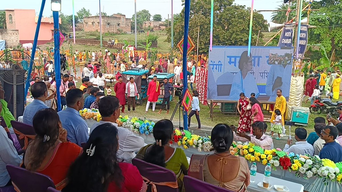 পশ্চিম বর্ধমান জেলার আসানসোল এ তাপসী বাবা ঘাটে মাননীয়া মুখ্যমন্ত্রী মমতা বন্দ্যোপাধ্যায়  ছট পুজোর ভার্চুয়াল উদ্বোধন এ উপস্থিত ছিলেন মাননীয় মন্ত্রী শ্রী মলয় ঘটক সহ বিশিষ্ট ব্যক্তিবর্গ।
#egiyebangla