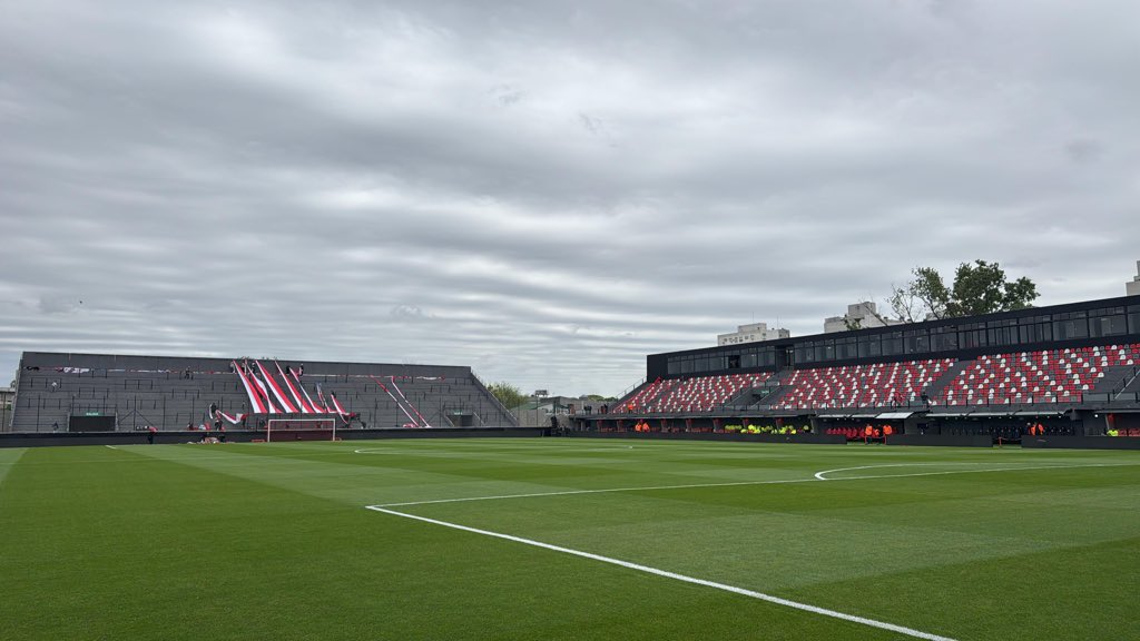 Tato_Aguilera's tweet image. Así luce el campo de juego, del estadio de Barracas Central. 
Está impecable. 
16hs, el Guapo, recibe a Boca Juniors.