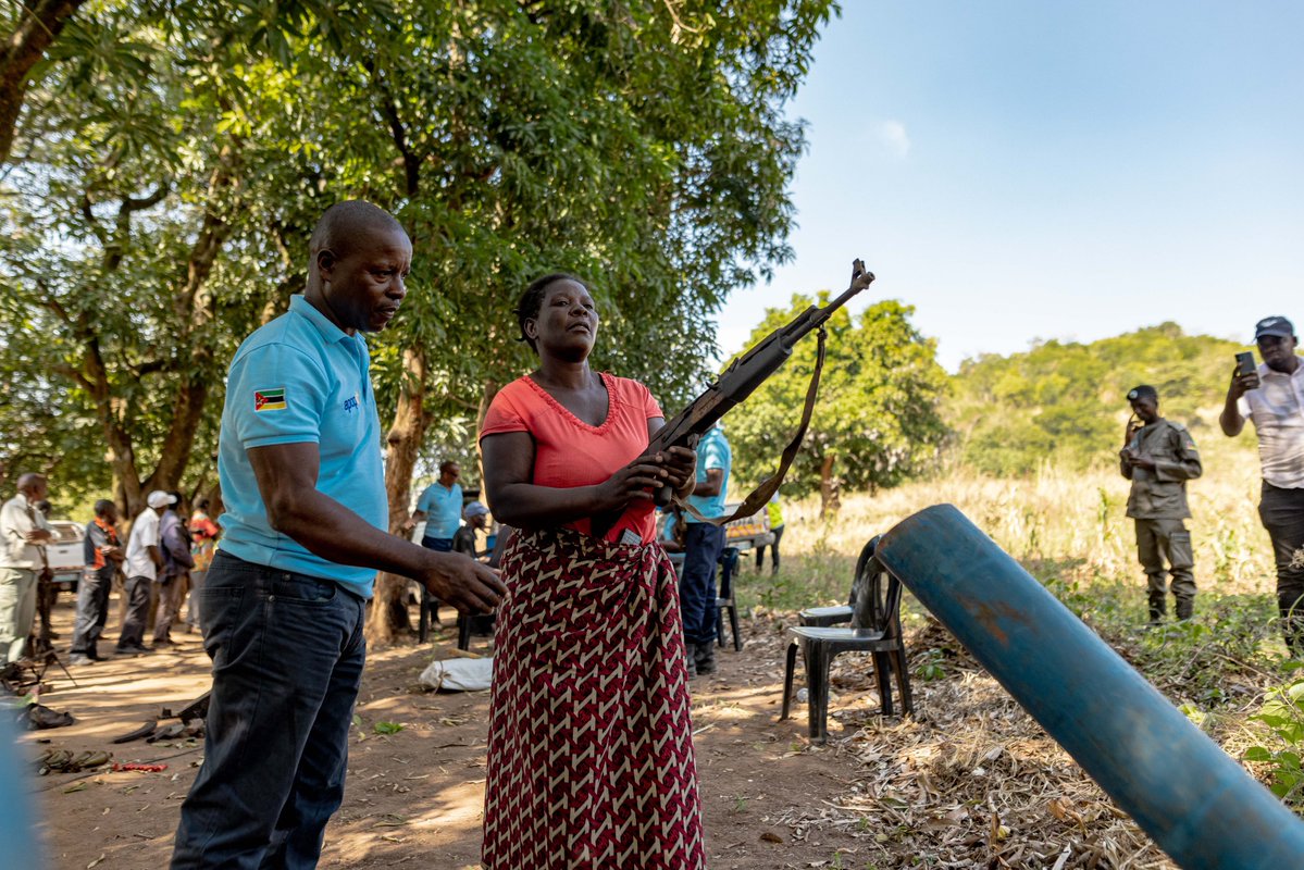 UN_OROLSI's tweet image. #DDR is more than disarmament - It’s about creating pathways from conflict to peace — through #reintegration, #reconciliation, and #resilience.
Adaptive and context-driven, DDR helps rebuild lives and strengthen #peace. 🕊️
#DDRweek #InvestInPeace
