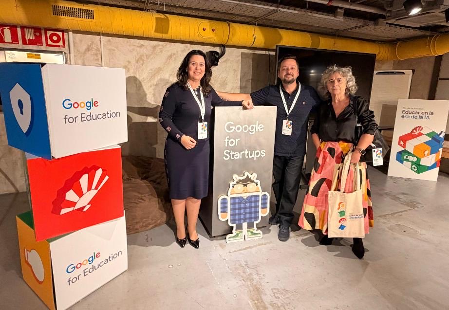 Eva Fernández, directora de la Escuela Estatal de Inspección Educativa, y Marisol Yelo, directora de Supervisión 21, representan a USIE en el evento “Educar para la IA”, organizado por Google hoy en Madrid. #USIE #InspecciónEducativa #IA #EducaciónDigital <a href="/GoogleES/">Google España</a>