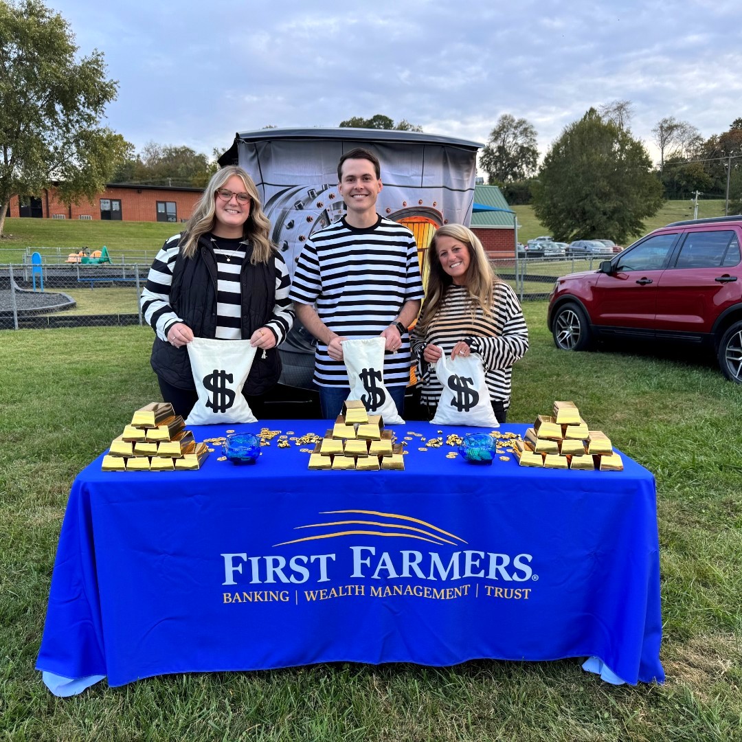 🎃 We had a blast at Trunk or Treat at Centerville Intermediate School Friday evening! Thanks to everyone who stopped by — we loved seeing all the creative costumes and festive fun. 🍬 

#FirstFarmersBank #GrowWithUs