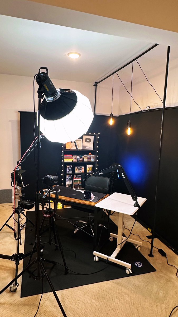 JoshBurnsTech's tweet image. YouTube set is finished at the new house 🔥