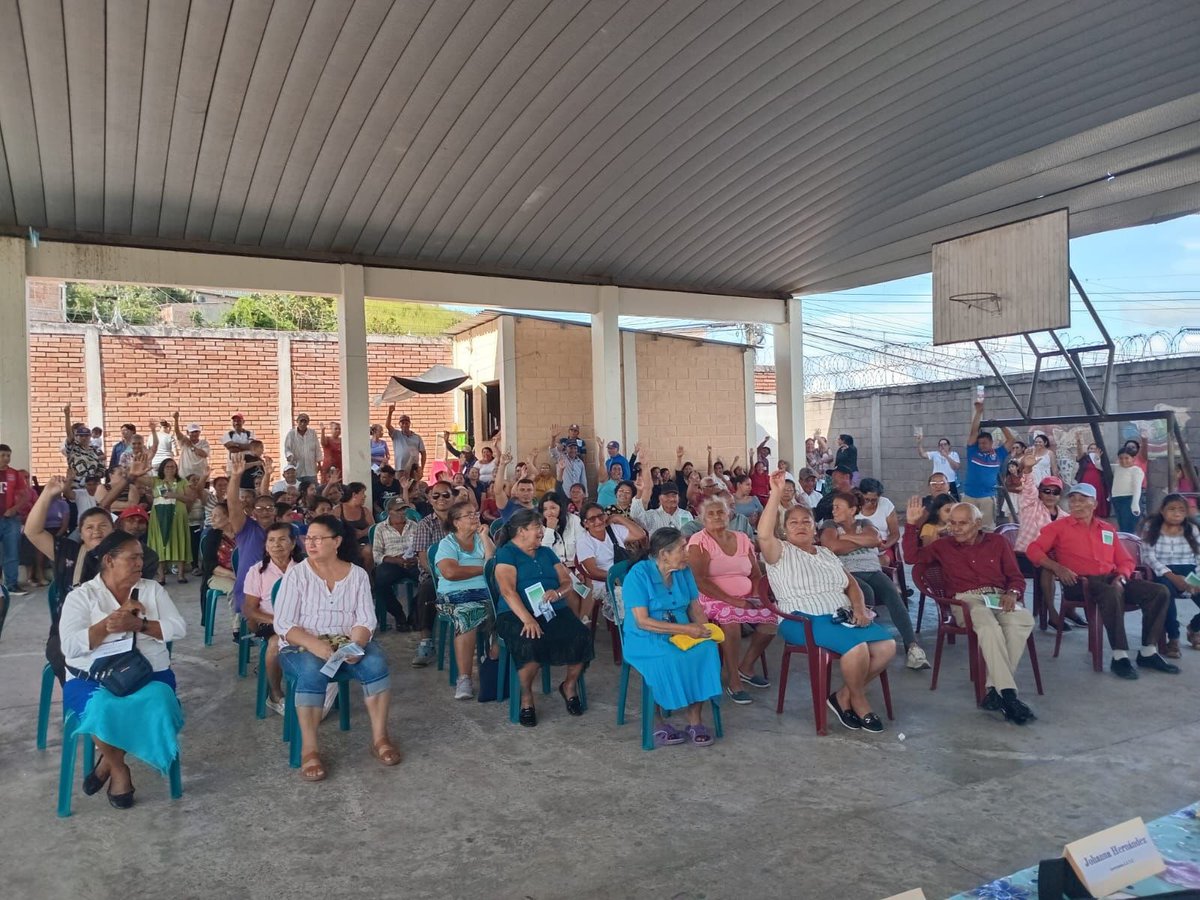 AlcaldiaDCHN's tweet image. Todos los fines de semana, promovemos la integración y participación comunitaria, orientando los procesos de elección en las más de 186 juntas administradoras de agua en la capital.🤝💧🚰

📍Villa Cristina
📍Dulce Nombre de Jesús

#amdc #umaps #juntasdeagua #hechoconelcorazon