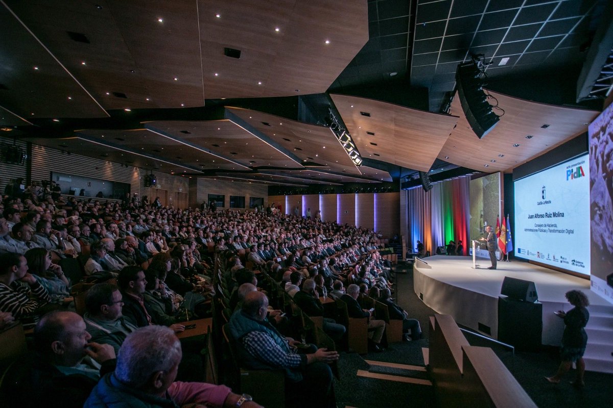 Guijarrojl's tweet image. Ganar en competitividad, mejorar la transparencia y frenar la especulación. 

La Plataforma Inteligente de Digitalización Agraria #PIDA abre nuevos horizontes para el futuro de nuestros agricultores y ganaderos.

Su desarrollo irá de la mano del sector.