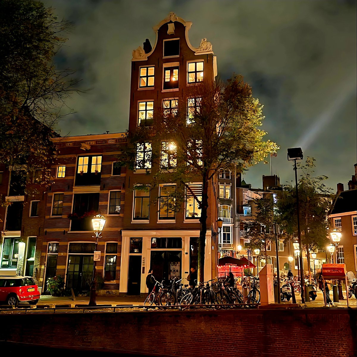 kooyaanisqatsi's tweet photo. 3.>
#Amsterdam750 #amsterdam #mijnstad #grachtenstad #keizersgracht #nederland #Netherlands #Dutch https://t.co/zHxgzO04DE