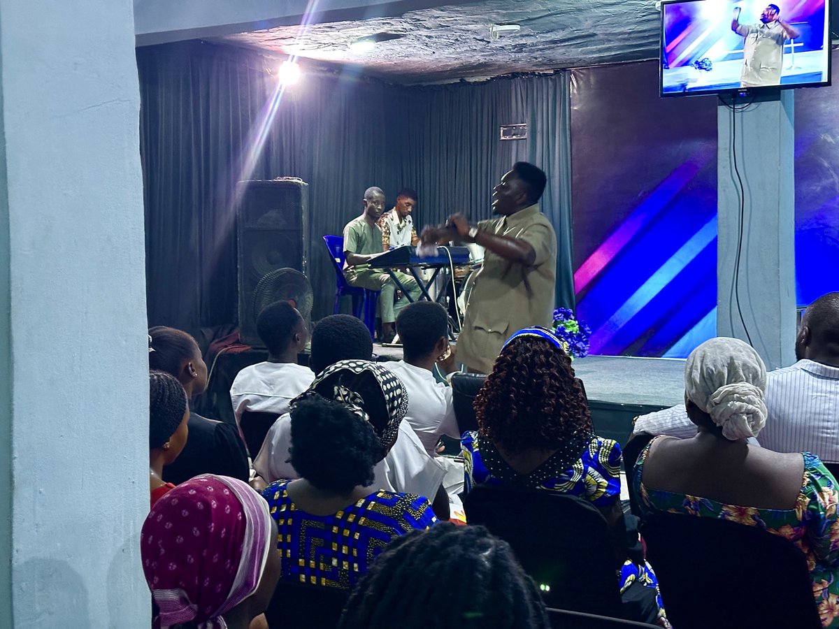 ProphetAAJulius's tweet photo. It was truly An honour and a shocking suprise to recieve Gods prophet Prophet Joel Ogebe visit our New Location yesterday @ The Royalty Gospel Mision intl. During our Annual Ladies conference!
Thank you sir for being a shield, an inspiration and a teacher 
Thank you EPA❤️‍🔥. https://t.co/Uh3wCDl4qk