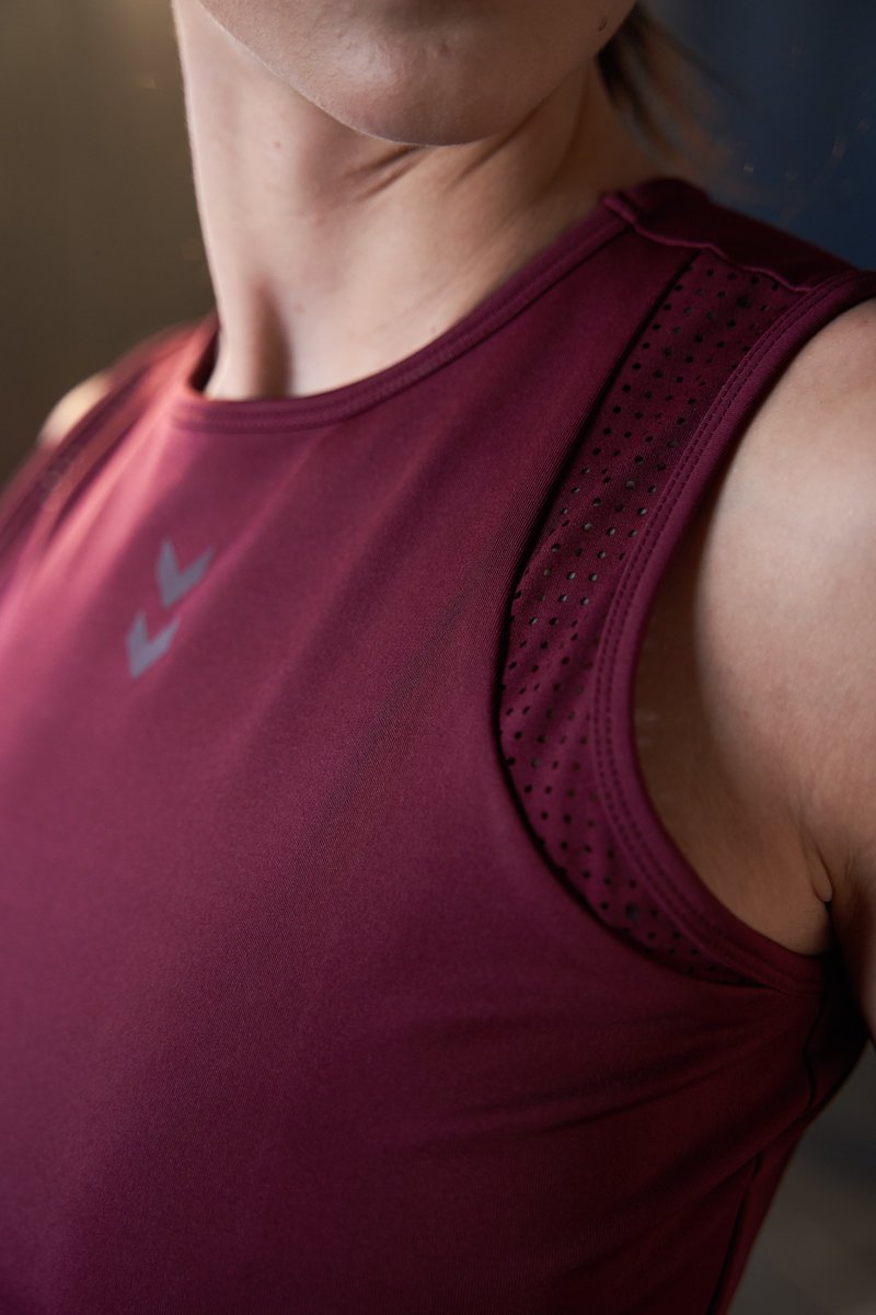 Tarz hummel’dan, performans senden!
Nefes alabilen kumaş, yazılı kemer detayı ve ikonik şevron baskı ile sporun her anında, hem enerjini hem de stilini koru!🔥

#hummel #hummeltraining