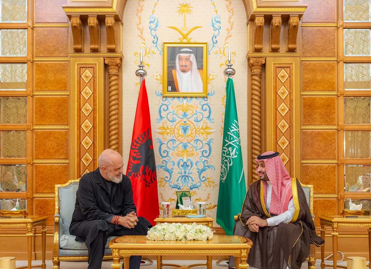 spagov's tweet image. سمو #ولي_العهد يلتقي رئيس وزراء جمهورية ألبانيا وذلك على هامش انعقاد مؤتمر #مبادرة_مستقبل_الاستثمار.
#FII9
#واس