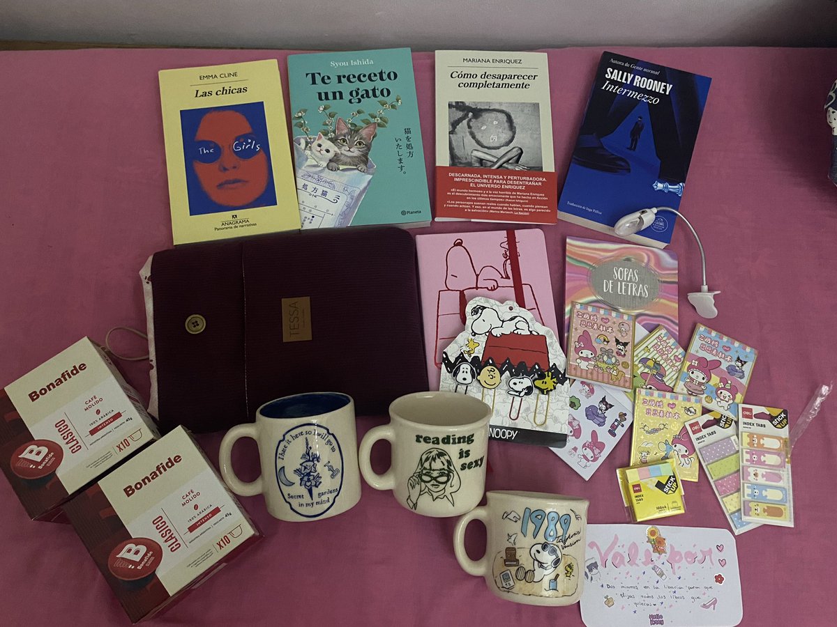 morathesix's tweet photo. cumplimos dos años con mi novia y me regaló un kit de lectura !!! to be loved is to be known https://t.co/k8xDULP34I