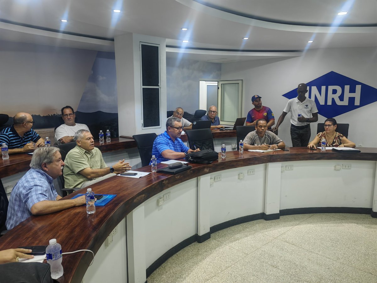 AntonioRdguezR's tweet photo. En el #SubgrupodeAgua del Organo Económico Social, con la presencia del Director del #ISMET, se evalúa la situación #Hidrometerológica y las medidas que se deben adoptar para minimizar los daños del Huracán #Melissa #UnidosXCuba #INRHCuba #PreparadosYAlertas https://t.co/5crjjqFGh1