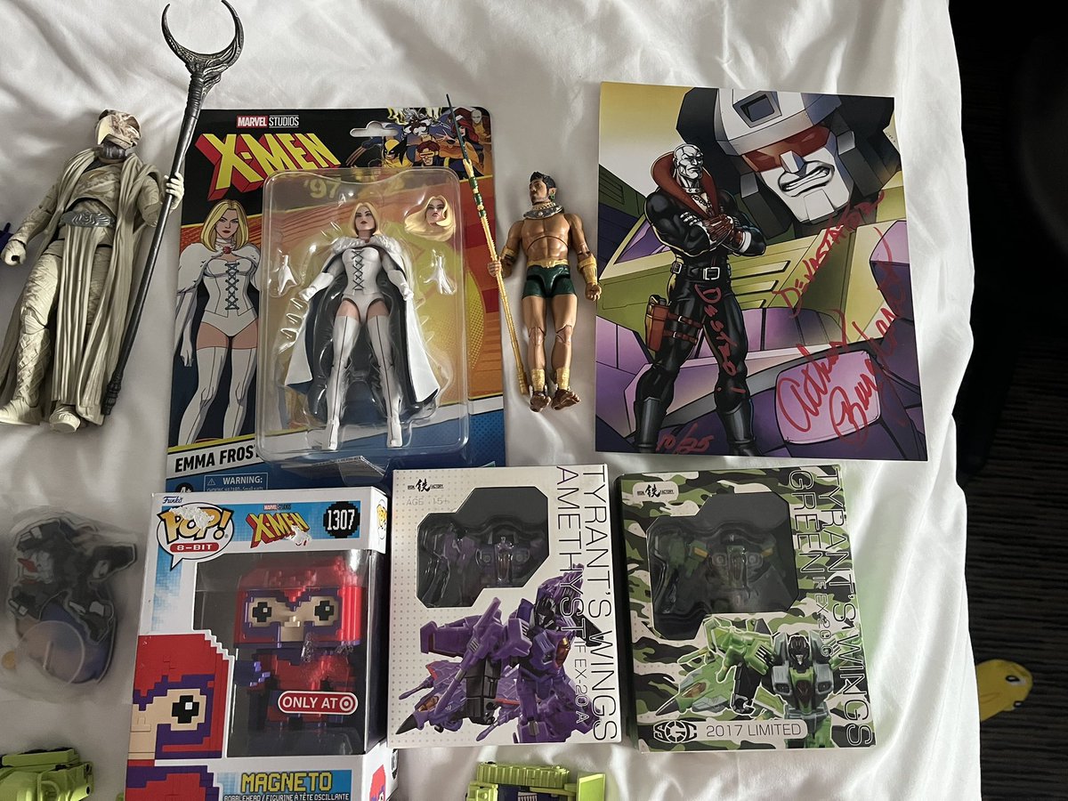 candychameleons's tweet photo. Ok finally my #tfcon #tfconchicago #tfconchicago2025 haul!!

tried to limit my spending + XMEN!!!

also ft. original HMO pages by @markerguru and AN INCREDIBLE MEGANETO FROM @ChromeTyranno !! I’m still so amazed by the little guy i’m gonna carry him with me everywhere now 😭💖 https://t.co/AFAZufXKjS