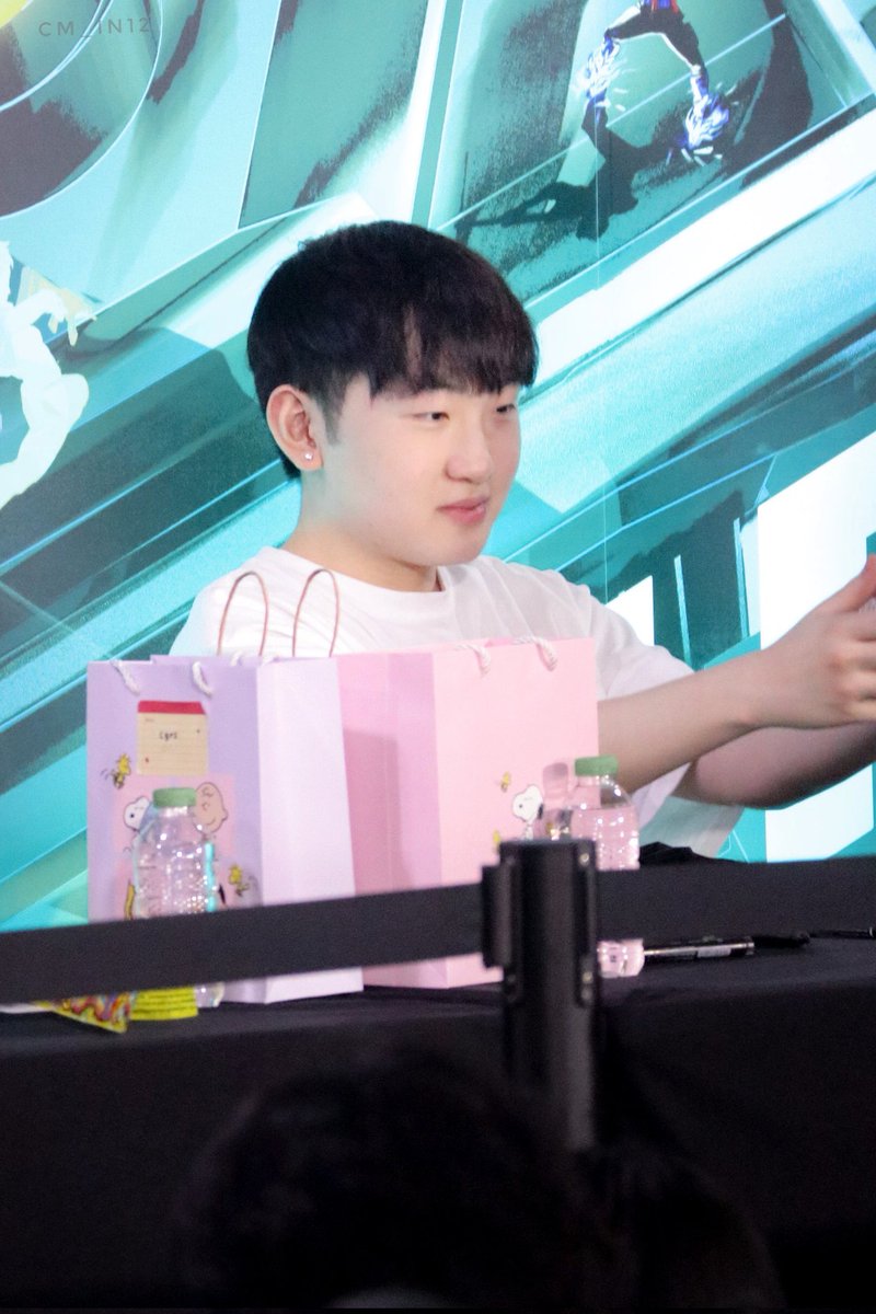 CM_In12's tweet photo. โดนความน่ารักแอดแทคค 🥹🤏💗
#SawasdeekubPRX #pprxteam #PaperRex #PRXJinggg https://t.co/PMr7z9t4zH