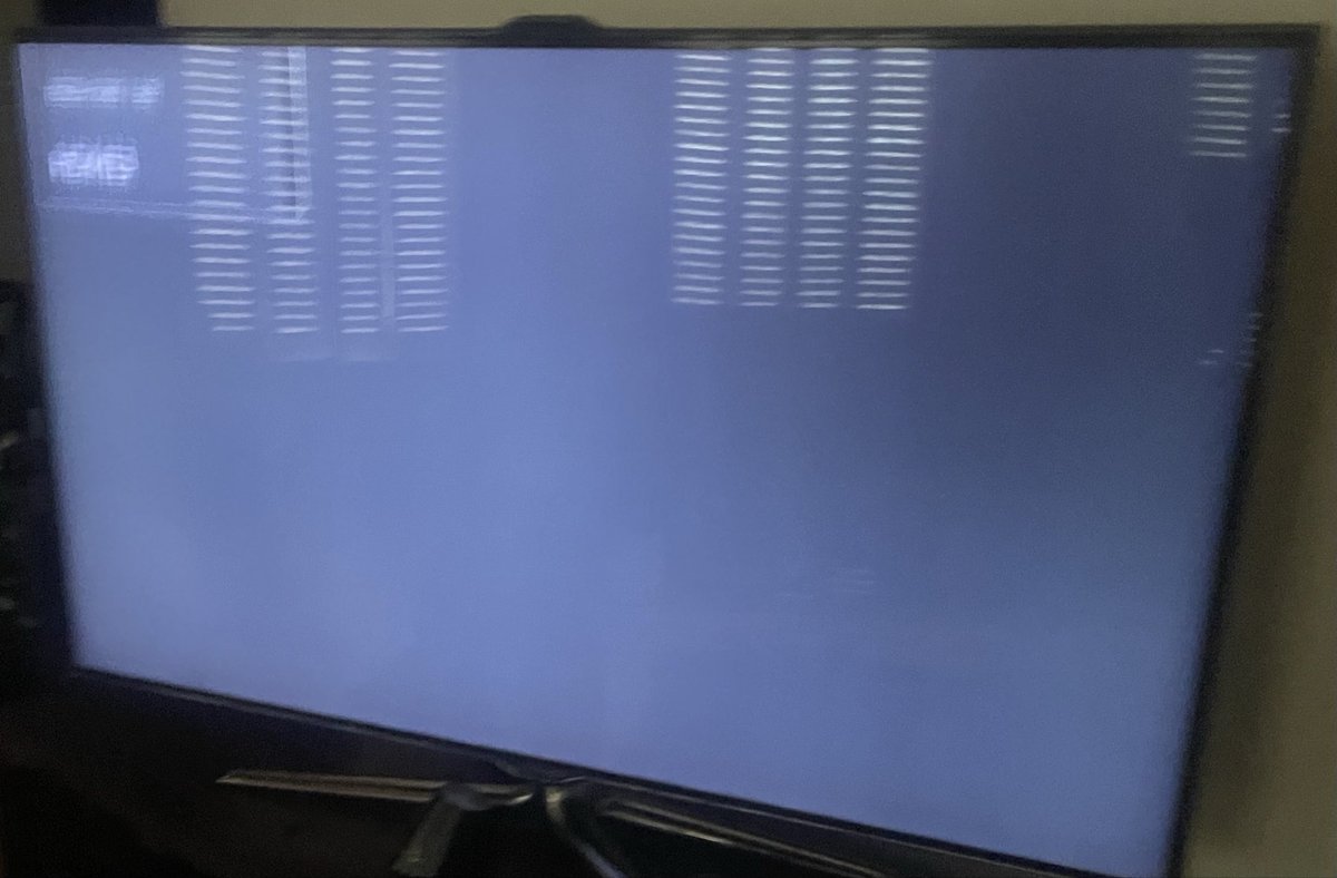 NO se que pasa.  Mi TV no enciende desde anoche !!!  

La pucha !! 

👇👇